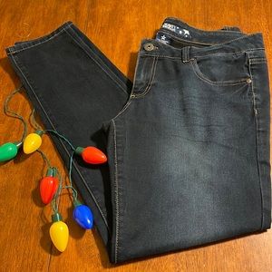 Celebrity Pink Jeans 👖